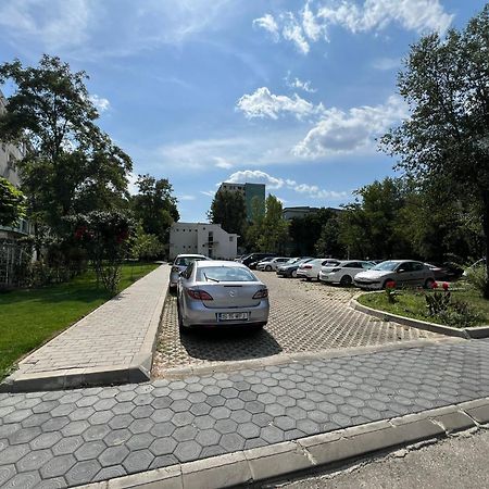 Central Garden Palace Ιάσιο Εξωτερικό φωτογραφία